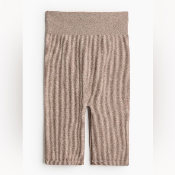🤰🏽H&M | MAMA Seamless Ribbed Bike Shorts - Picture 3 of 8